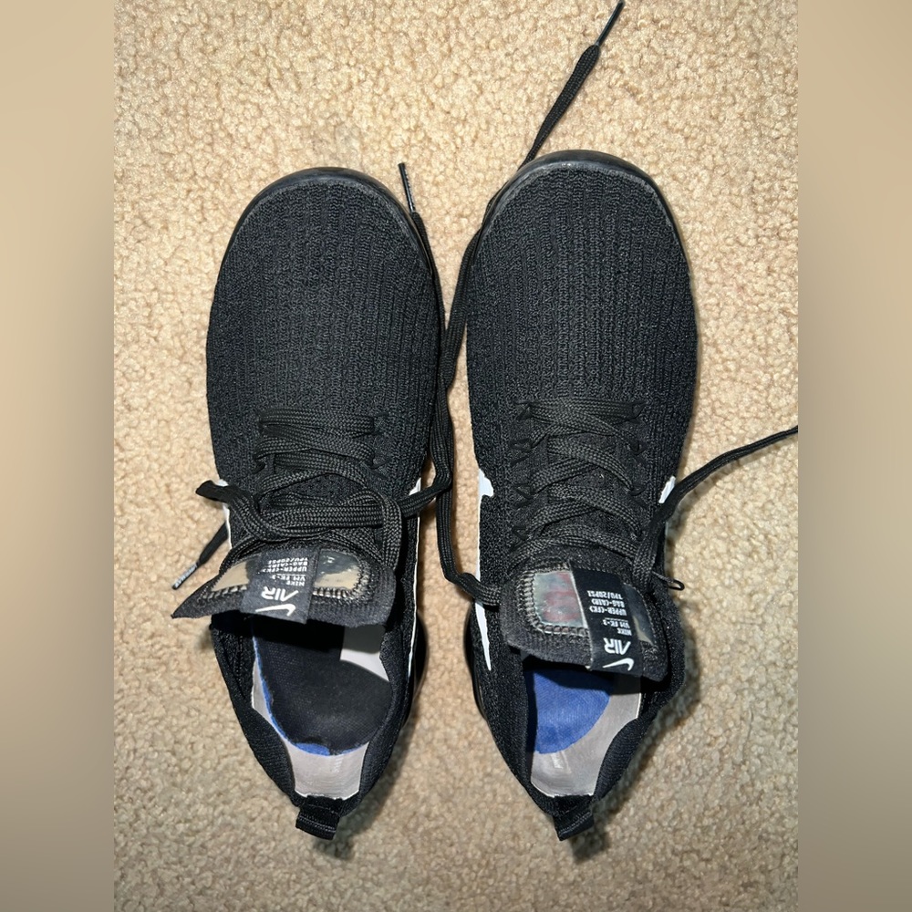 Women’s black vapor max!